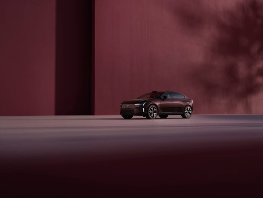 Volvo ES90 全球首发, 品牌旗舰纯电四门房车, 最长续航700公里, 最快4秒破百, 800V电动架构, 20分钟充电至80% 290773