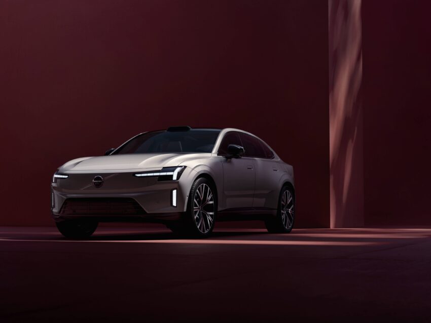 Volvo ES90 全球首发, 品牌旗舰纯电四门房车, 最长续航700公里, 最快4秒破百, 800V电动架构, 20分钟充电至80% 290787
