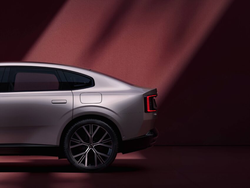 Volvo ES90 全球首发, 品牌旗舰纯电四门房车, 最长续航700公里, 最快4秒破百, 800V电动架构, 20分钟充电至80% 290790