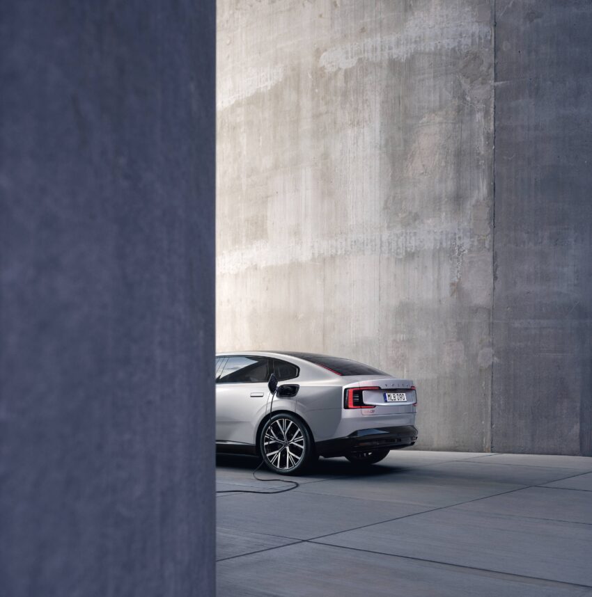 Volvo ES90 全球首发, 品牌旗舰纯电四门房车, 最长续航700公里, 最快4秒破百, 800V电动架构, 20分钟充电至80% 290730