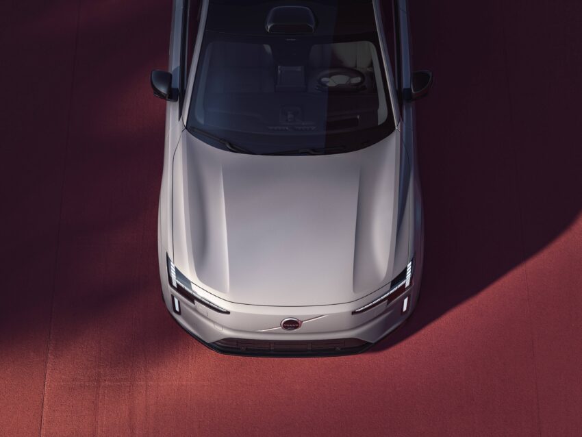 Volvo ES90 全球首发, 品牌旗舰纯电四门房车, 最长续航700公里, 最快4秒破百, 800V电动架构, 20分钟充电至80% 290796