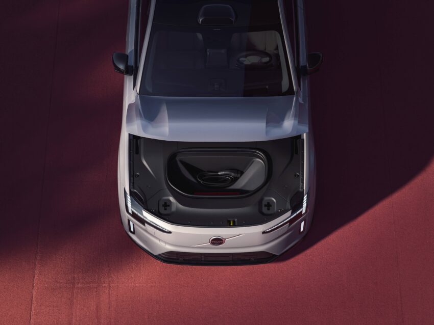 Volvo ES90 全球首发, 品牌旗舰纯电四门房车, 最长续航700公里, 最快4秒破百, 800V电动架构, 20分钟充电至80% 290797