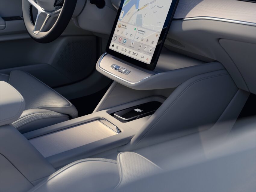Volvo ES90 全球首发, 品牌旗舰纯电四门房车, 最长续航700公里, 最快4秒破百, 800V电动架构, 20分钟充电至80% 290801