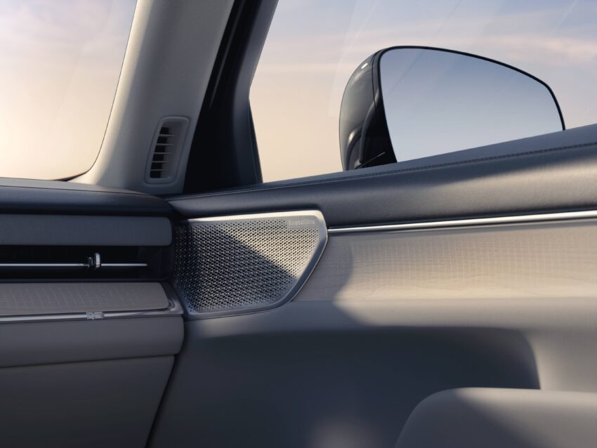 Volvo ES90 全球首发, 品牌旗舰纯电四门房车, 最长续航700公里, 最快4秒破百, 800V电动架构, 20分钟充电至80% 290808