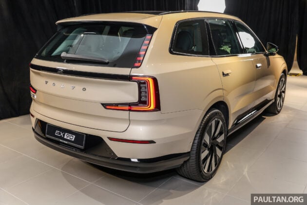 2025 Volvo EX90 登陆大马, 品牌旗舰七座纯电SUV, 续航里程623公里, 4.9秒破百, 250kW DC快充, 售价44.3万令吉
