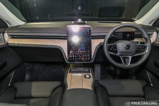 2025 Volvo EX90 登陆大马, 品牌旗舰七座纯电SUV, 续航里程623公里, 4.9秒破百, 250kW DC快充, 售价44.3万令吉