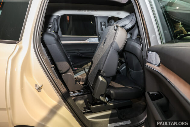 2025 Volvo EX90 登陆大马, 品牌旗舰七座纯电SUV, 续航里程623公里, 4.9秒破百, 250kW DC快充, 售价44.3万令吉