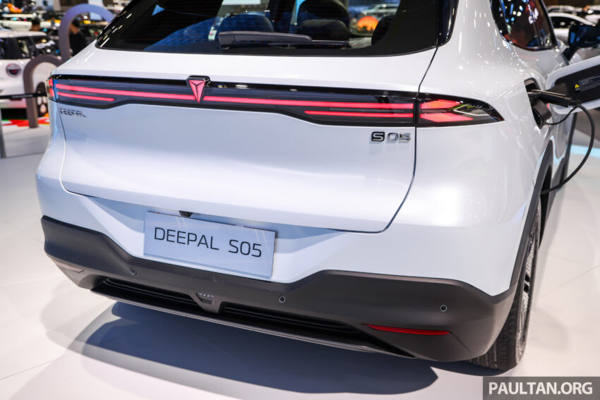 深蓝 Deepal S05 亮相曼谷车展, 同时提供纯电动与REEV油电增程版两种动力, 售价从10.4万令吉起, 已确认将会来马 292745