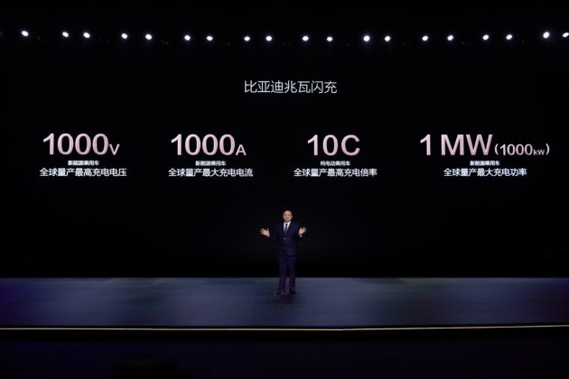 BYD 比亚迪发布1000V电动架构, 支持兆瓦级1,000kW超级快充, 充电5分钟可行驶400公里, 每秒充电增加2公里续航