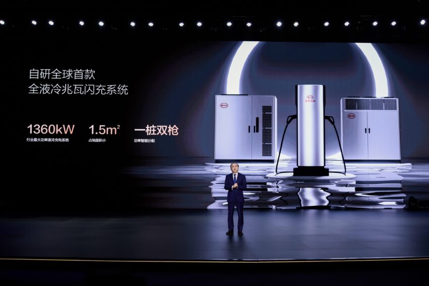 BYD 比亚迪发布1000V电动架构, 支持兆瓦级1,000kW超级快充, 充电5分钟可行驶400公里, 每秒充电增加2公里续航 291600