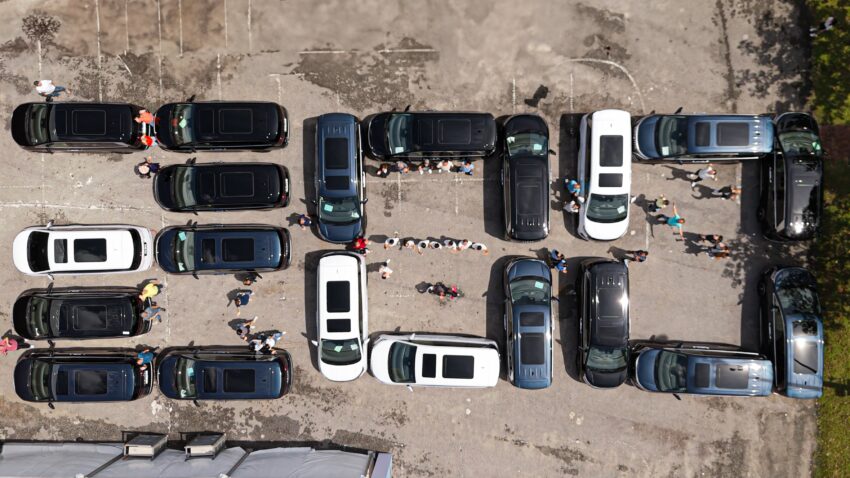 腾势 Denza D9 开始交付新车, 首200辆已交付给本地车主 291578