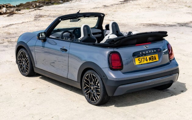 2025 MINI Cooper Convertible 登陆大马, 五人座敞篷 MINI, 搭载2.0L四缸涡轮引擎, 6.9秒破百, 售价31.9万令吉起