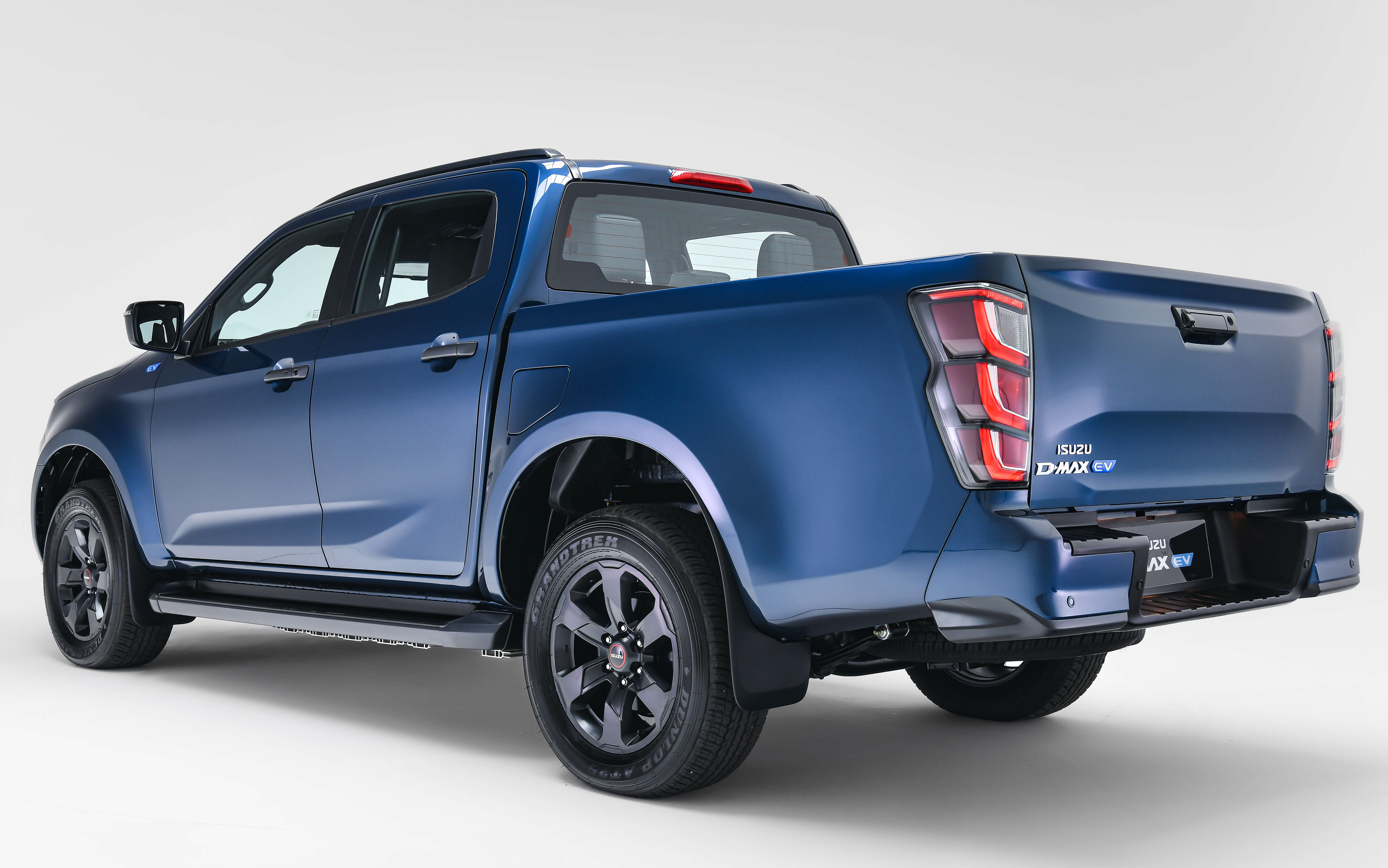 Isuzu D-Max EV 量产版电动皮卡正式发布！263公里WLTP续航里程、城市驾驶达361公里；右舵版2025年杪开始投产