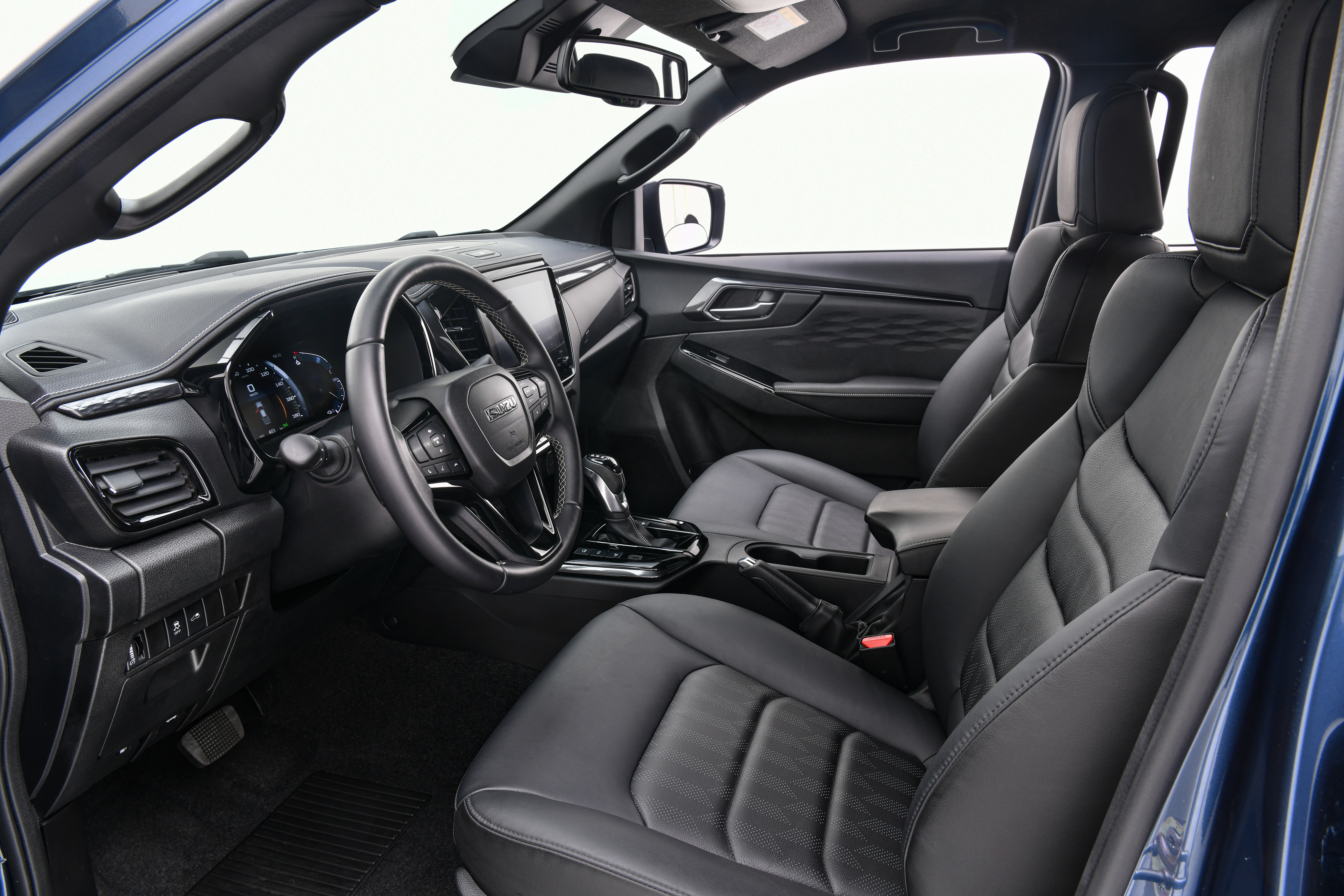 Isuzu D-Max EV 量产版电动皮卡正式发布！263公里WLTP续航里程、城市驾驶达361公里；右舵版2025年杪开始投产
