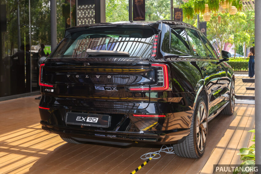 2025 Volvo EX90 登陆大马, 品牌旗舰七座纯电SUV, 续航里程623公里, 4.9秒破百, 250kW DC快充, 售价44.3万令吉 293623