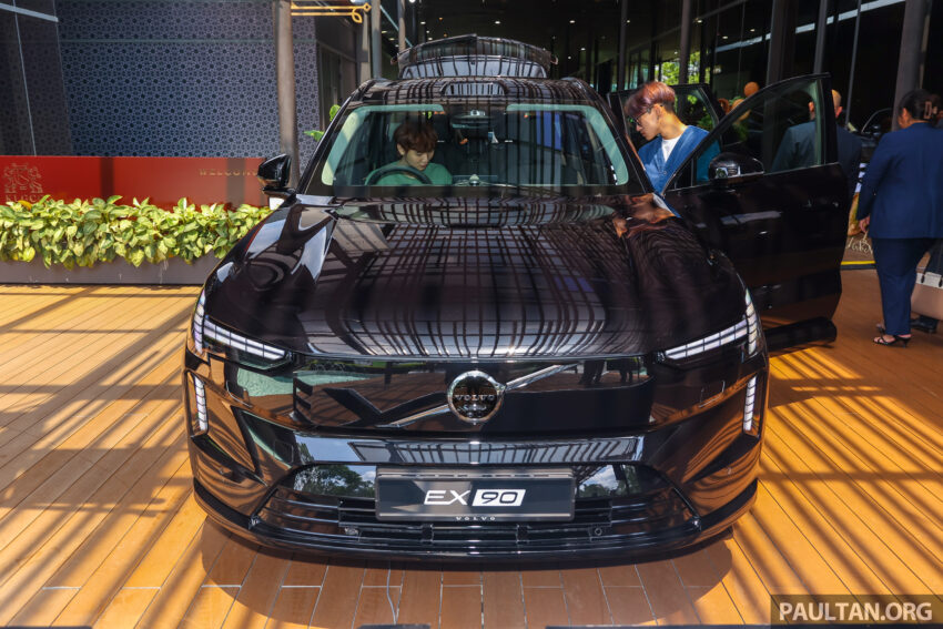 2025 Volvo EX90 登陆大马, 品牌旗舰七座纯电SUV, 续航里程623公里, 4.9秒破百, 250kW DC快充, 售价44.3万令吉 293625