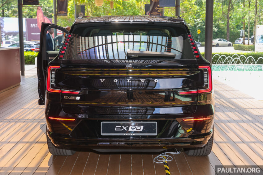 2025 Volvo EX90 登陆大马, 品牌旗舰七座纯电SUV, 续航里程623公里, 4.9秒破百, 250kW DC快充, 售价44.3万令吉 293626