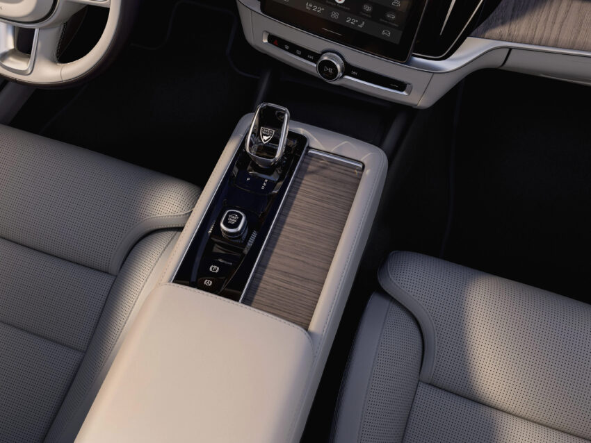 2025 Volvo S90 小改款首发, 外型改变较明显, 屏幕更大 294366