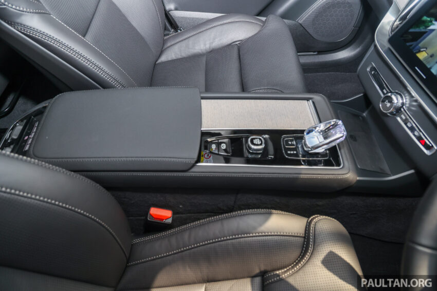2025 Volvo XC90 小改款本地正式开卖, 同时有B5轻油电与T8混合动力两种版本, 最快5.3秒破百, 售价从41.9万令吉起 293592
