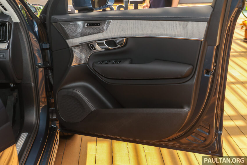 2025 Volvo XC90 小改款本地正式开卖, 同时有B5轻油电与T8混合动力两种版本, 最快5.3秒破百, 售价从41.9万令吉起 293600