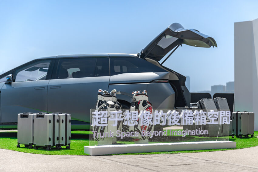 2025 小鹏 Xpeng X9 小改款国际首发, 增加电子吸附式前车门与恒定式轮毂厂徽, 续航里程达740公里, 标配图灵AI芯片 294198