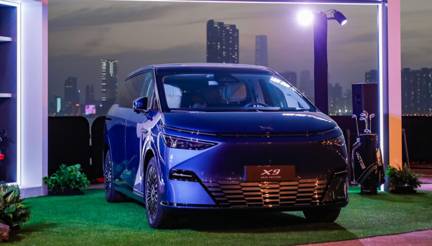2025 小鹏 Xpeng X9 小改款国际首发, 增加电子吸附式前车门与恒定式轮毂厂徽, 续航里程达740公里, 标配图灵AI芯片 294204