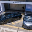 2025 小鹏 Xpeng X9 小改款国际首发, 增加电子吸附式前车门与恒定式轮毂厂徽, 续航里程达740公里, 标配图灵AI芯片
