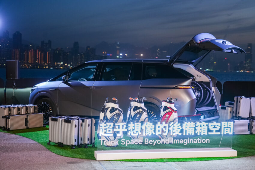 2025 小鹏 Xpeng X9 小改款国际首发, 增加电子吸附式前车门与恒定式轮毂厂徽, 续航里程达740公里, 标配图灵AI芯片 294230