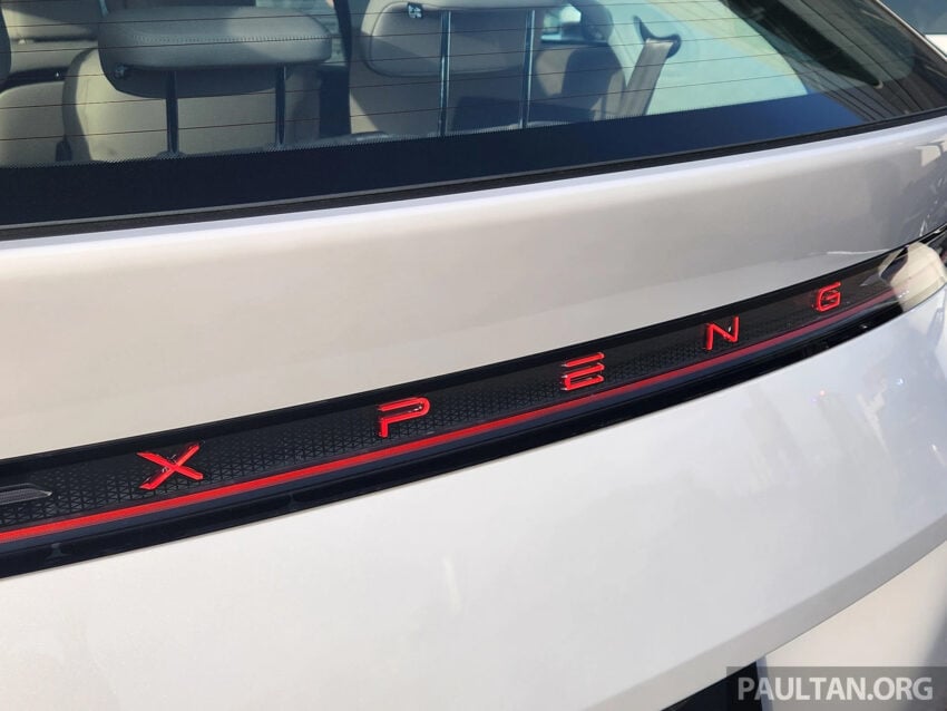 2025 小鹏 Xpeng X9 小改款国际首发, 增加电子吸附式前车门与恒定式轮毂厂徽, 续航里程达740公里, 标配图灵AI芯片 294276