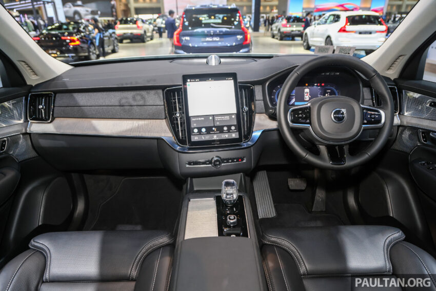 2025 Volvo XC90 小改款本地正式开卖, 同时有B5轻油电与T8混合动力两种版本, 最快5.3秒破百, 售价从41.9万令吉起 293520