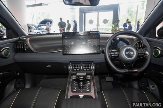 BYD Atto 3 Ultra 折扣优惠扩大至首3,000名车主, 可获RM5,000折扣, 附送充电盒与8年保养配套, 只需RM118,800