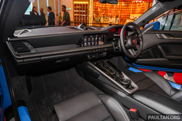 2025 Porsche 911 小改款正式来马, 同时提供基础款 Carrera 与 Carrera 4 GTS 版本, 售价从143万令吉起