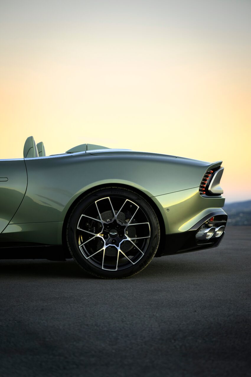 第三代 Aston Martin Vanquish Volante 全球首发, 号称全球最快、最强的前置引擎敞篷跑车, 搭载V12双涡轮引擎 292907