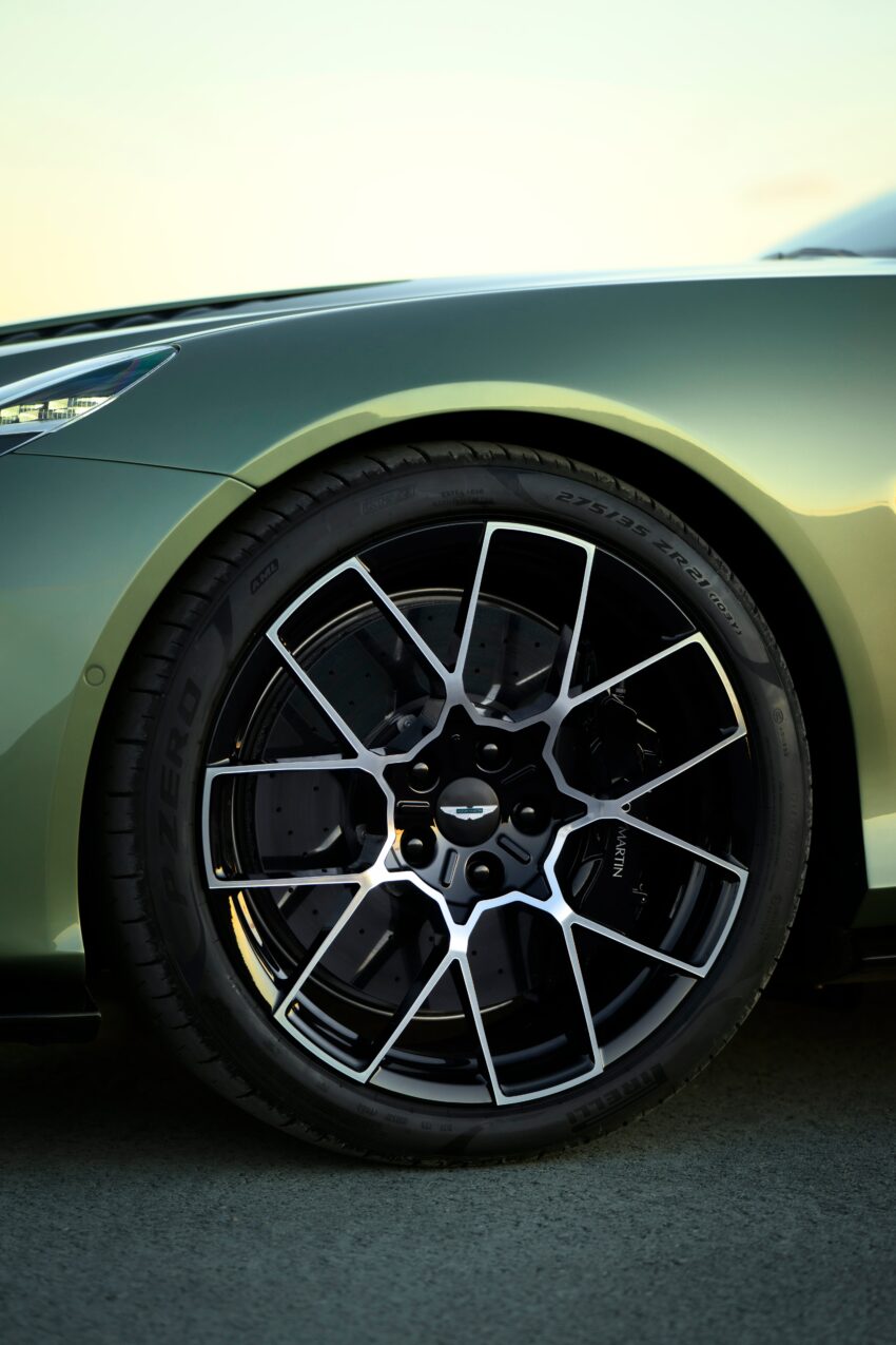 第三代 Aston Martin Vanquish Volante 全球首发, 号称全球最快、最强的前置引擎敞篷跑车, 搭载V12双涡轮引擎 292908
