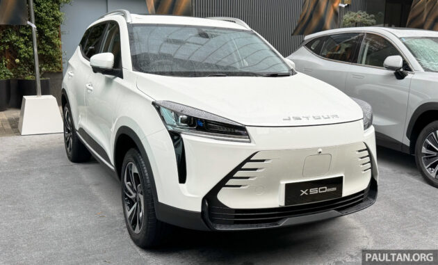 捷途 Jetour eVT5 右驾版纯电SUV中国亮相, 暗示将来马?