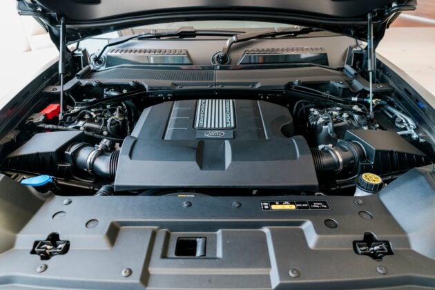 Land Rover Defender 130 八人座与 Defender 110 V8 正式登陆我国, 皆搭载5.0L V8机械增压引擎, 税前价99.8万起