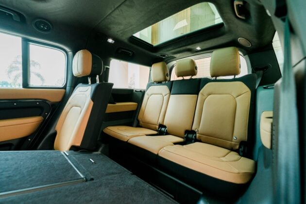 Land Rover Defender 130 八人座与 Defender 110 V8 正式登陆我国, 皆搭载5.0L V8机械增压引擎, 税前价99.8万起
