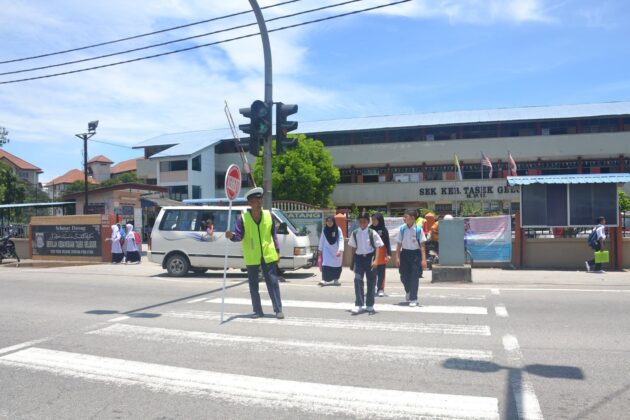 陆兆福: 学校附近道路限速将降低至30km/h以保障学生安全