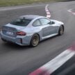 2025 G87 BMW M2 CS 全球首发, 3.0L六缸涡轮引擎的德系双门跑房, 3.8秒破百, 极速302km/h, 前置引擎后轮驱动