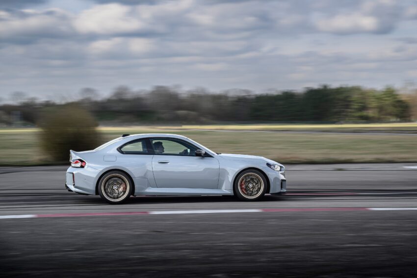 2025 G87 BMW M2 CS 全球首发, 3.0L六缸涡轮引擎的德系双门跑房, 3.8秒破百, 极速302km/h, 前置引擎后轮驱动 297277