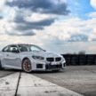 2025 G87 BMW M2 CS 全球首发, 3.0L六缸涡轮引擎的德系双门跑房, 3.8秒破百, 极速302km/h, 前置引擎后轮驱动