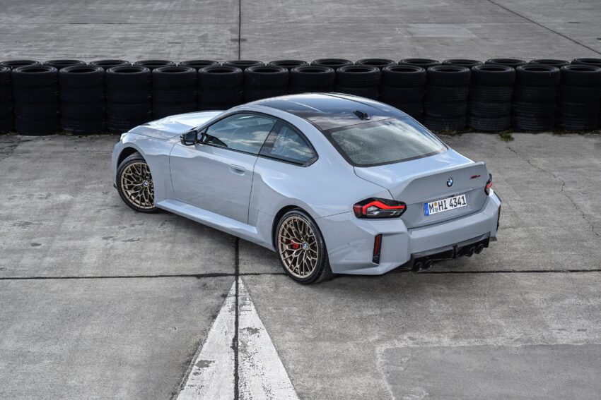 2025 G87 BMW M2 CS 全球首发, 3.0L六缸涡轮引擎的德系双门跑房, 3.8秒破百, 极速302km/h, 前置引擎后轮驱动 297284