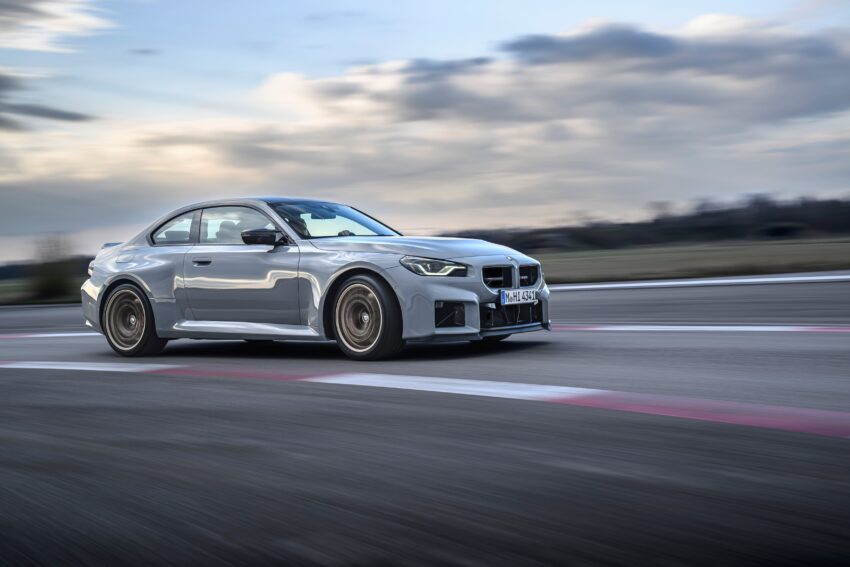 2025 G87 BMW M2 CS 全球首发, 3.0L六缸涡轮引擎的德系双门跑房, 3.8秒破百, 极速302km/h, 前置引擎后轮驱动 297267