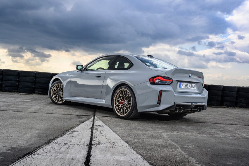 2025 G87 BMW M2 CS 全球首发, 3.0L六缸涡轮引擎的德系双门跑房, 3.8秒破百, 极速302km/h, 前置引擎后轮驱动 297285