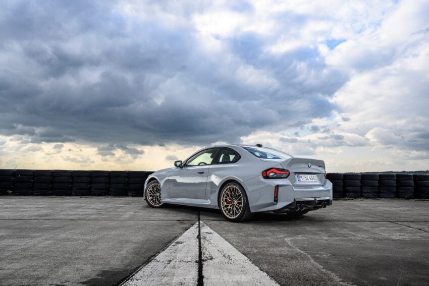 2025 G87 BMW M2 CS 全球首发, 3.0L六缸涡轮引擎的德系双门跑房, 3.8秒破百, 极速302km/h, 前置引擎后轮驱动 297286