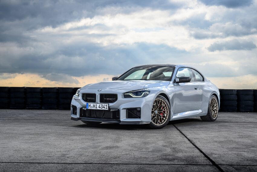 2025 G87 BMW M2 CS 全球首发, 3.0L六缸涡轮引擎的德系双门跑房, 3.8秒破百, 极速302km/h, 前置引擎后轮驱动 297287