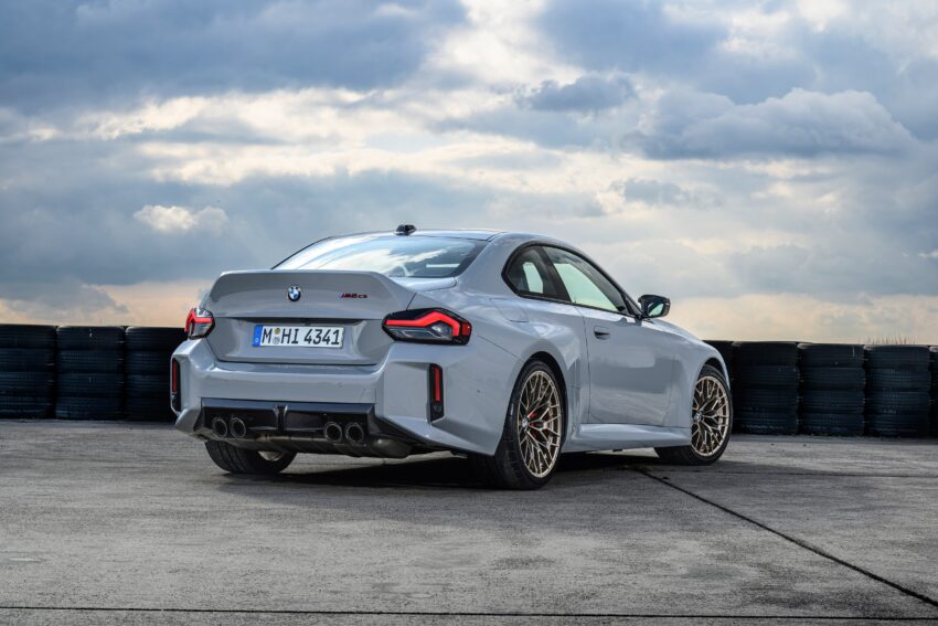 2025 G87 BMW M2 CS 全球首发, 3.0L六缸涡轮引擎的德系双门跑房, 3.8秒破百, 极速302km/h, 前置引擎后轮驱动 297288