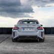 2025 G87 BMW M2 CS 全球首发, 3.0L六缸涡轮引擎的德系双门跑房, 3.8秒破百, 极速302km/h, 前置引擎后轮驱动