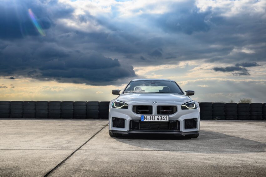 2025 G87 BMW M2 CS 全球首发, 3.0L六缸涡轮引擎的德系双门跑房, 3.8秒破百, 极速302km/h, 前置引擎后轮驱动 297290