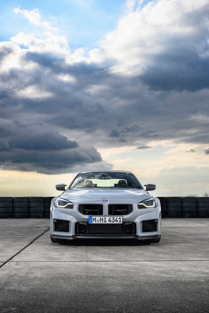 2025 G87 BMW M2 CS 全球首发, 3.0L六缸涡轮引擎的德系双门跑房, 3.8秒破百, 极速302km/h, 前置引擎后轮驱动 297293